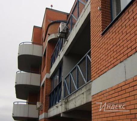 Судебная экспертиза возникновения повреждений на потолке и оконных блоках балкона